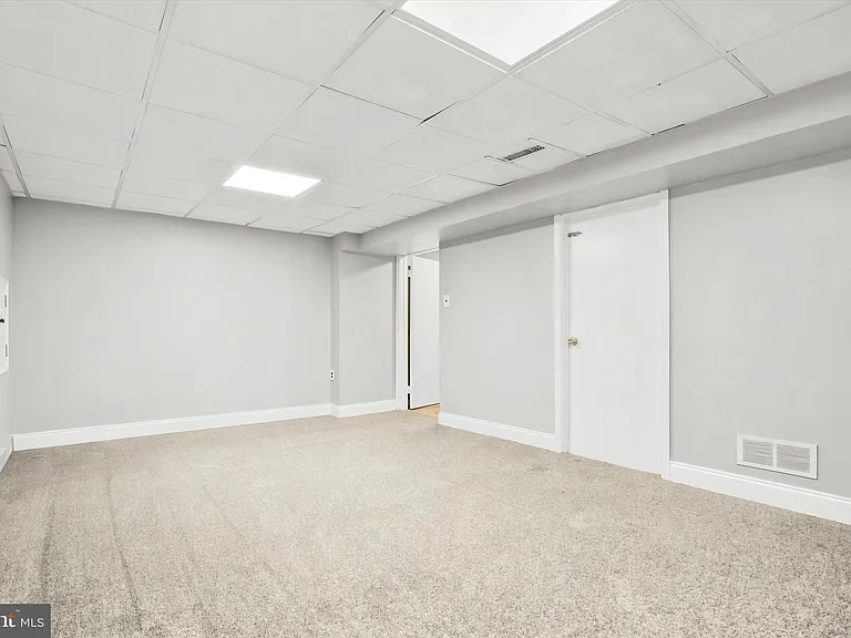 804 Bismark Way — Photo 32