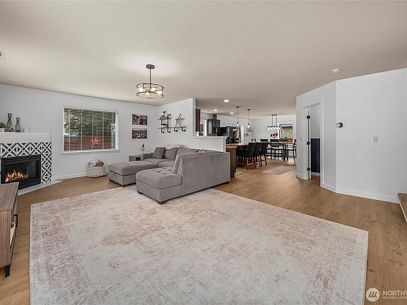 4th image of 1313 Daffodil Avenue NE