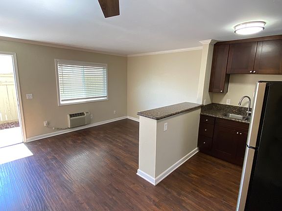 3rd image of 4125 Iowa St APT 4
