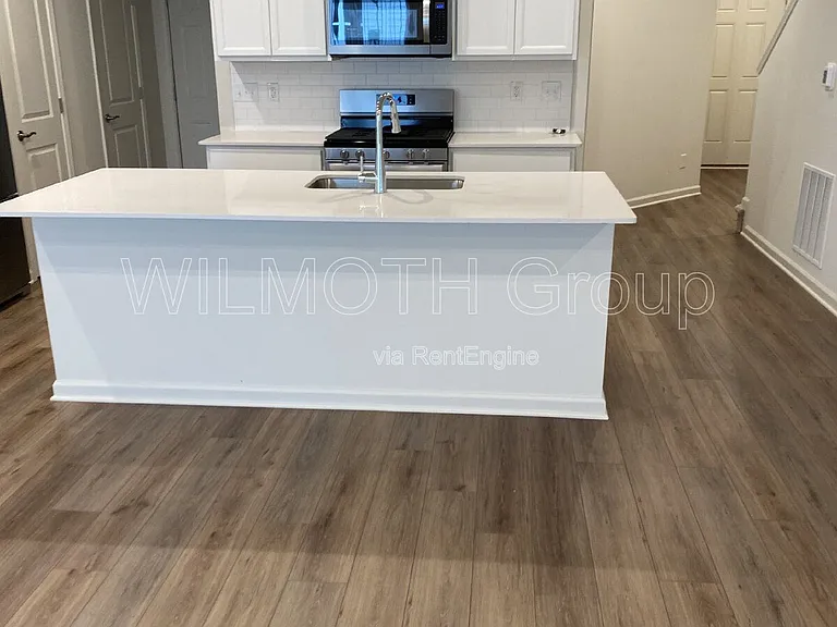 7246 Selah Ln — Photo 4
