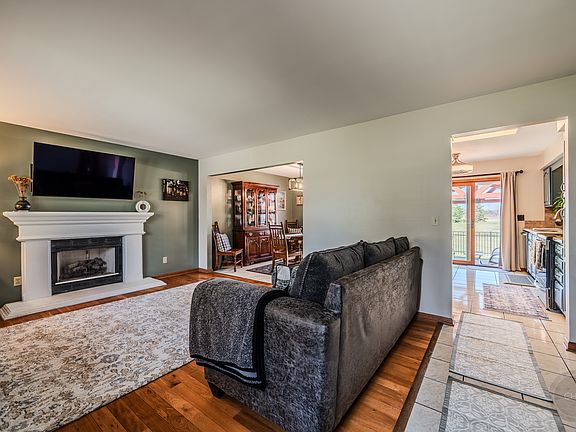 4th image of 3080 Compton Rd