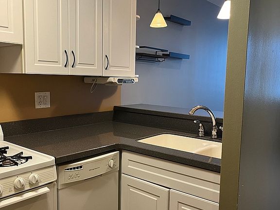 4th image of 5510 Lincoln Ave #105B