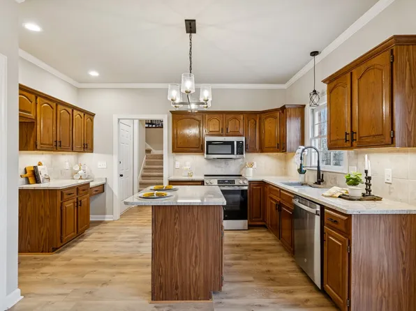 609 Mason Ln, Goodlettsville, TN 37072