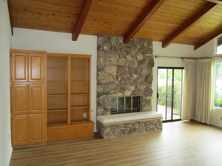 3725 Lincolnwood Dr — Photo 10