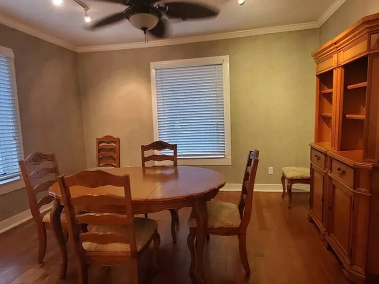 109 S Broadway St — Photo 3