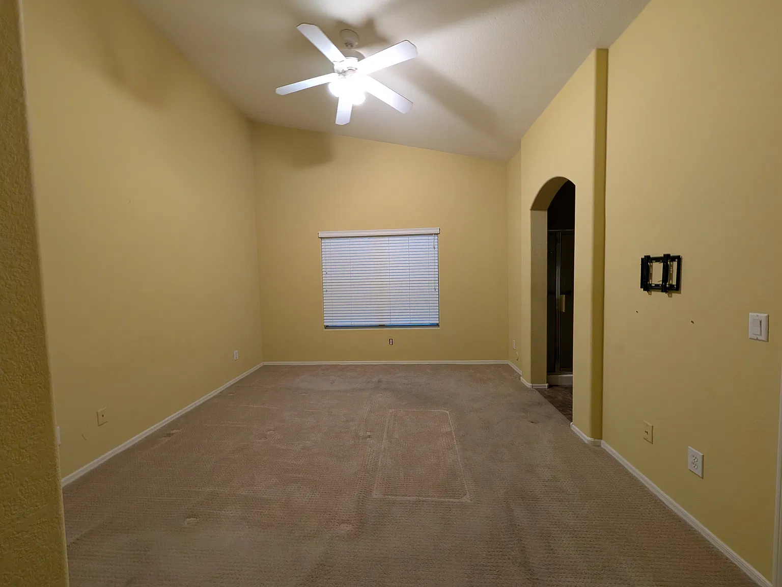 3 bed, 1713 sqft, $2,400 — Photo 3