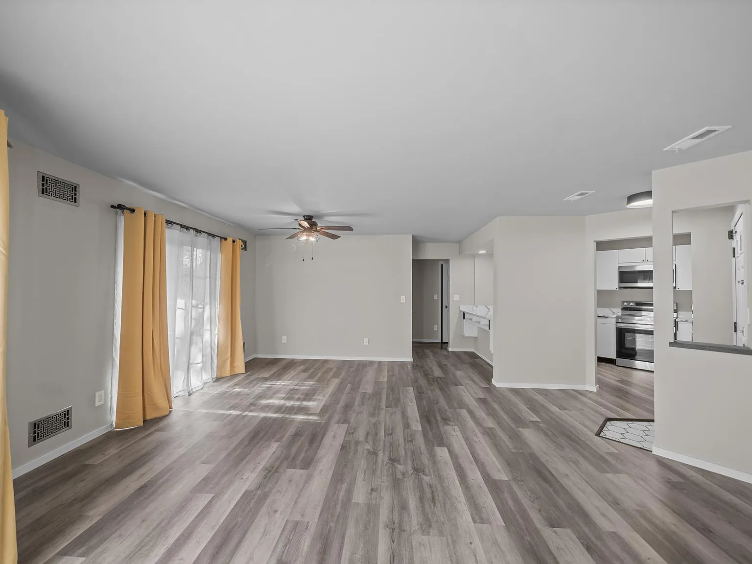2 bed, 1015 sqft, $3,200 — Photo 4