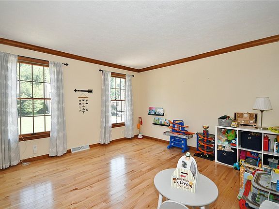 4th image of 1252 Oakwood Dr