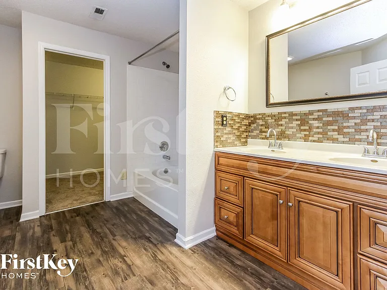5769 Woodland Trace Blvd — Photo 9
