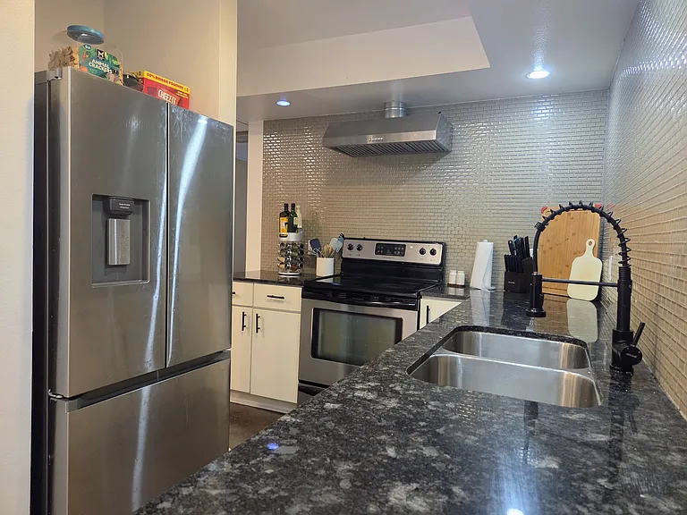 2200 Dickson Dr #124 — Photo 4