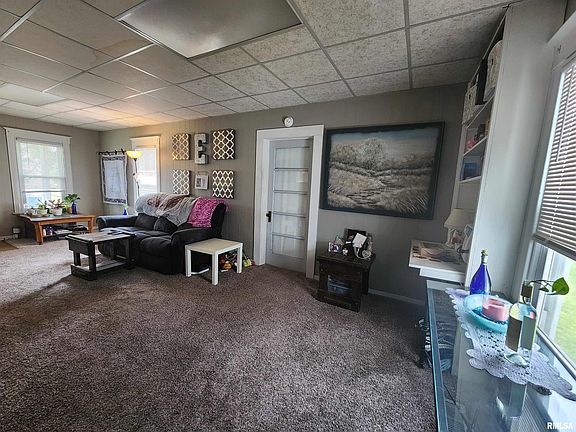3rd image of 406 W 1st Ave