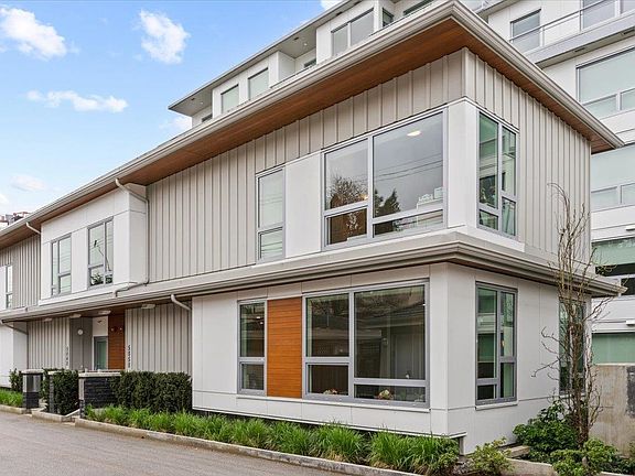 3rd image of 5050 Cambie St