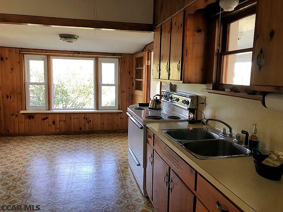 4th image of 1221 E Presqueisle St