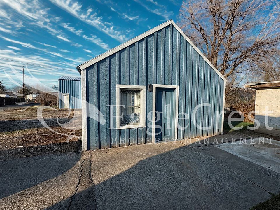 2nd image of 223 SE Roseville Ln #O