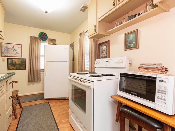 4th image of 1889 Lewis Dr