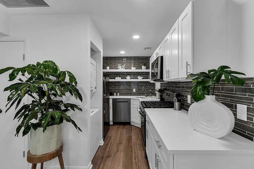 1 bed, 650 sqft, $2,200 — Photo 3