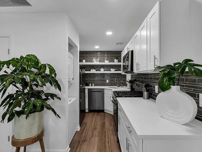 506 Brinley Ave #8 — Photo 3