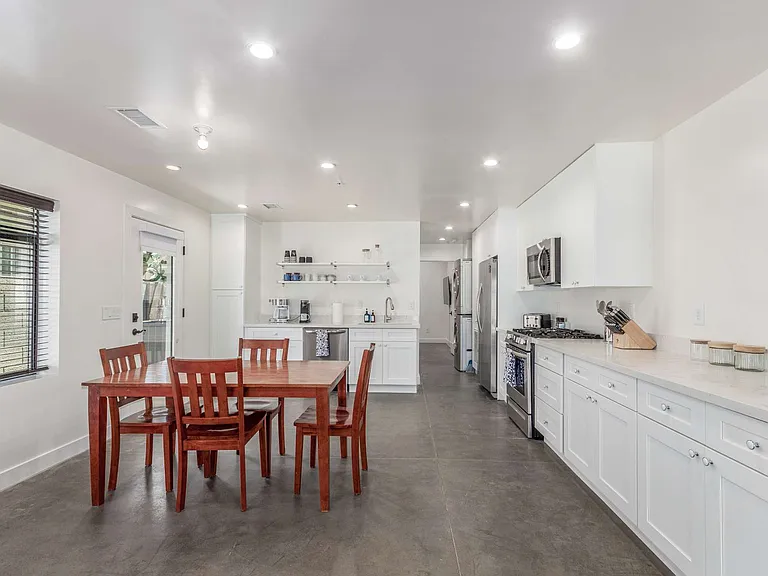 1017 E Garfield St — Photo 8