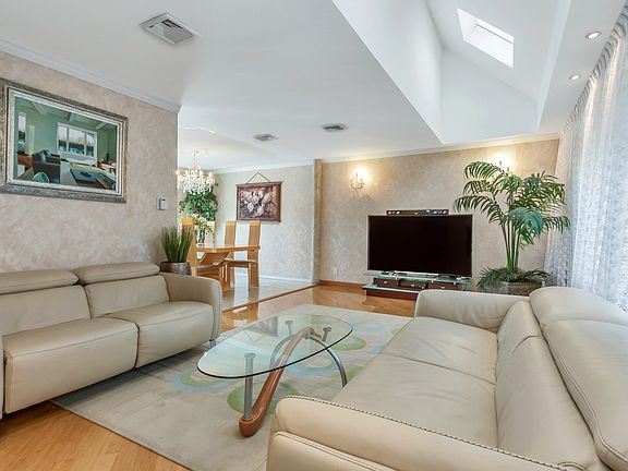 3rd image of 829 Bruce Dr