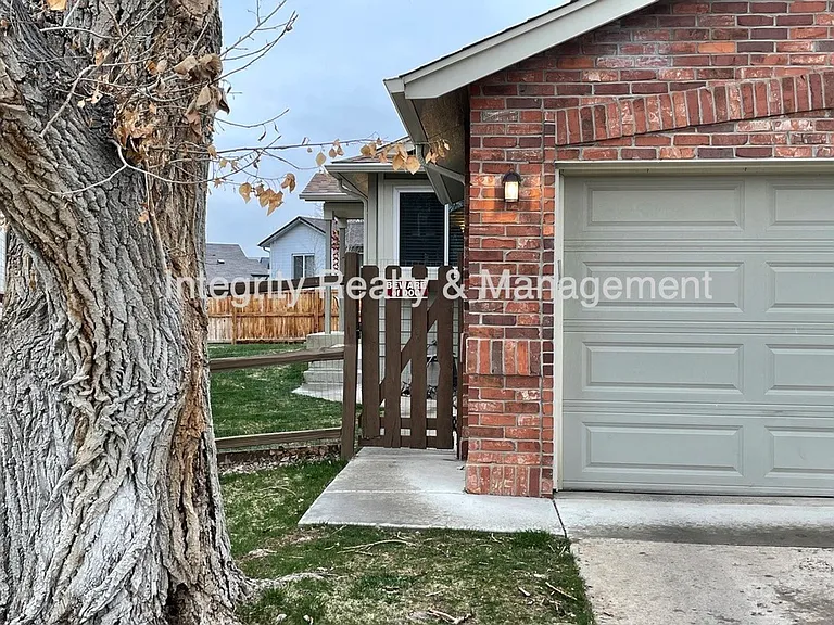 475 Chiswick Cir — Photo 3