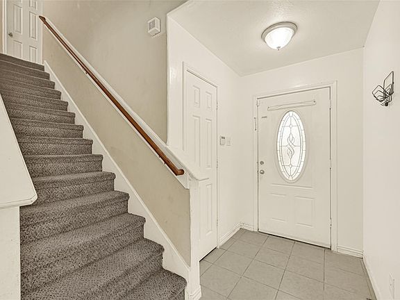 3rd image of 911 Richview Dr