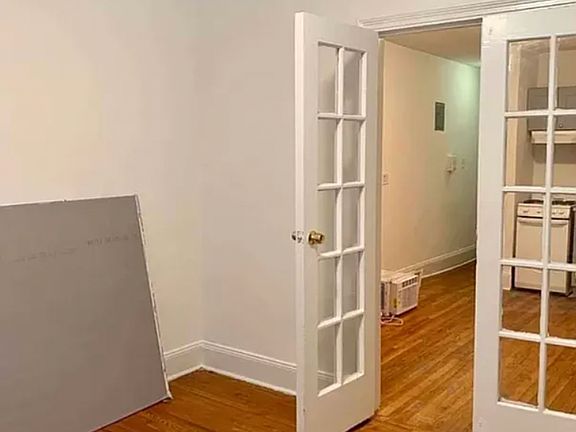 3rd image of 320 E 34th St APT 1A