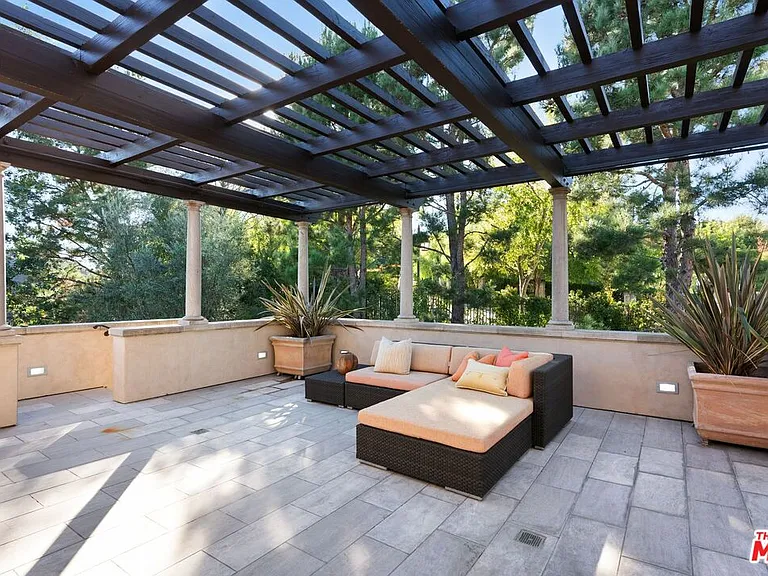 8 Beverly Ridge Ter — Photo 45