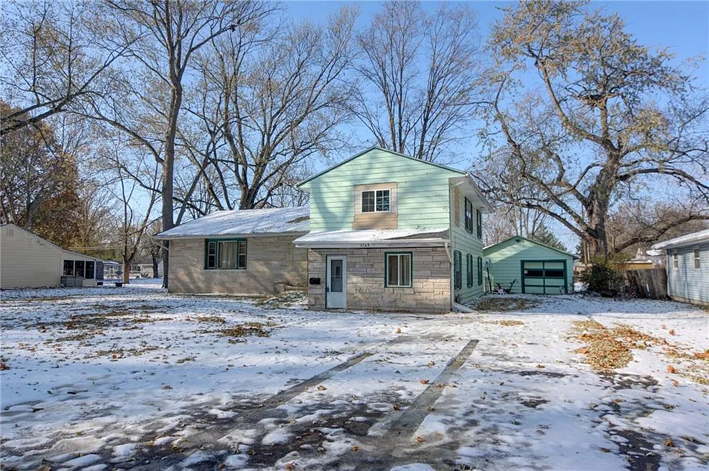 1749 S Montrose Ave photo 1