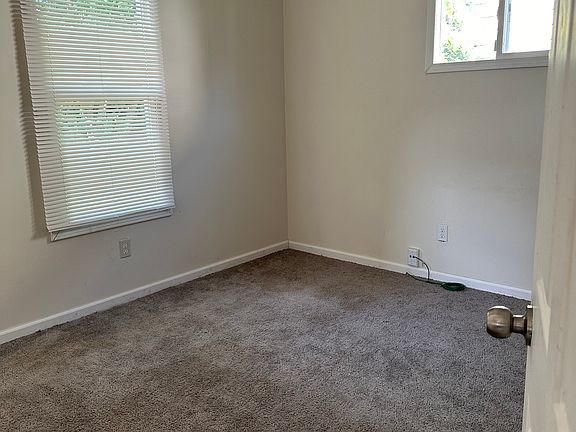 5th image of 13809 Benwood Ave #1DN