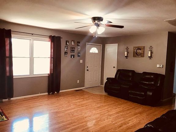 4th image of 914 Hollyberry Dr