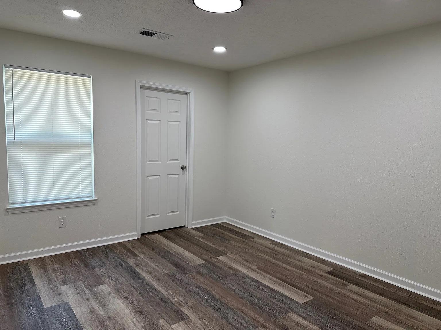 2 bed, 1002 sqft, $1,250 — Photo 4