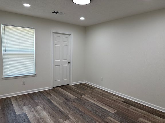 4th image of 222 Oak St #B