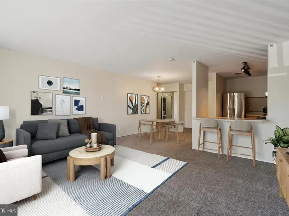 46 Township Line Rd APT 210, Elkins Park, PA 19027