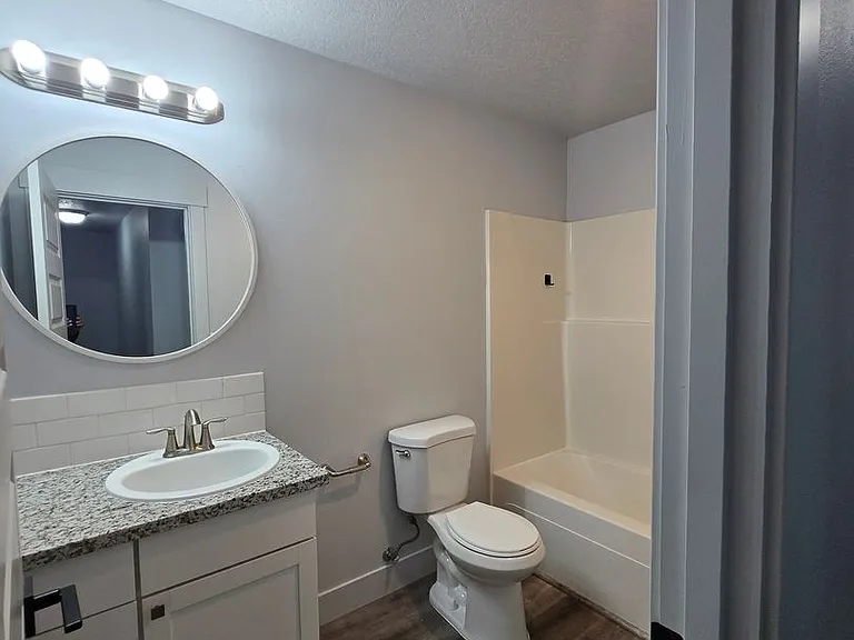 213 Oak St — Photo 12