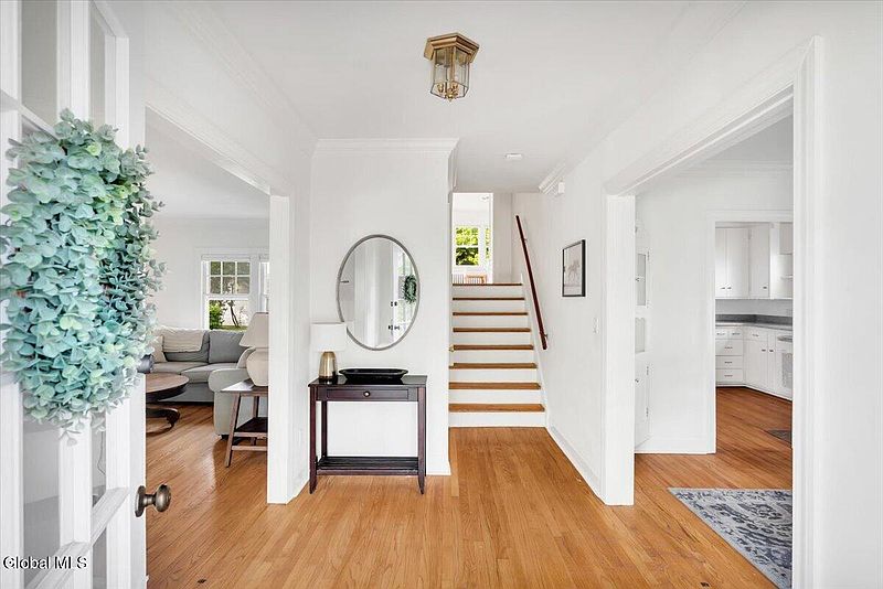 5th image of 27 Herrick Avenue