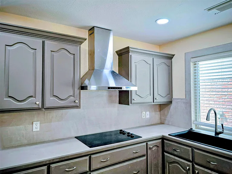 10631 Del Monte Dr — Photo 4