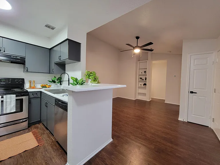 Oak Bend — Photo 1