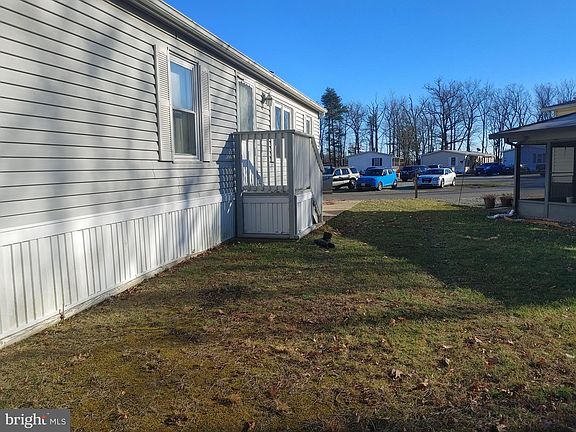 3rd image of 8906 Columbine Ln