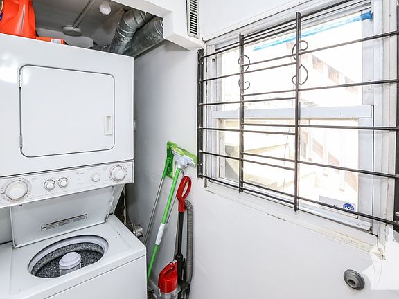4th image of 1851 N Lincoln Ave #3