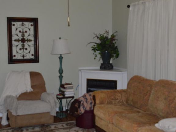 5th image of 371 Lakeview Dr