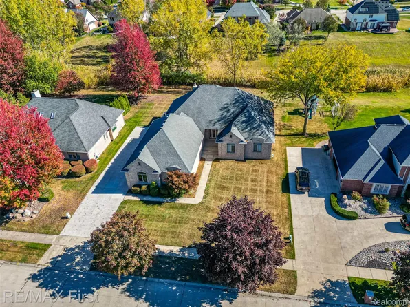 47368 Dove Ct, Shelby Township, MI 48315