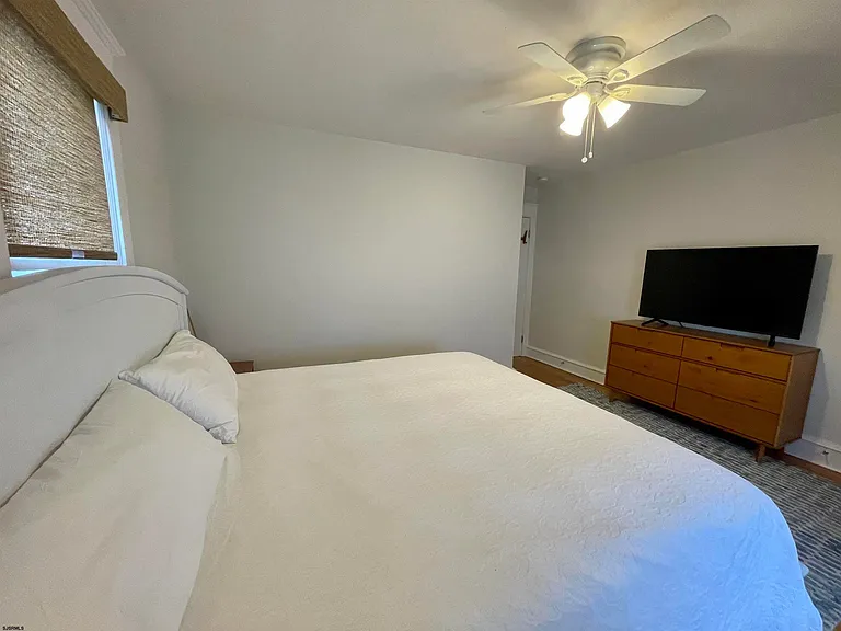 112 N Belmont Ave — Photo 16