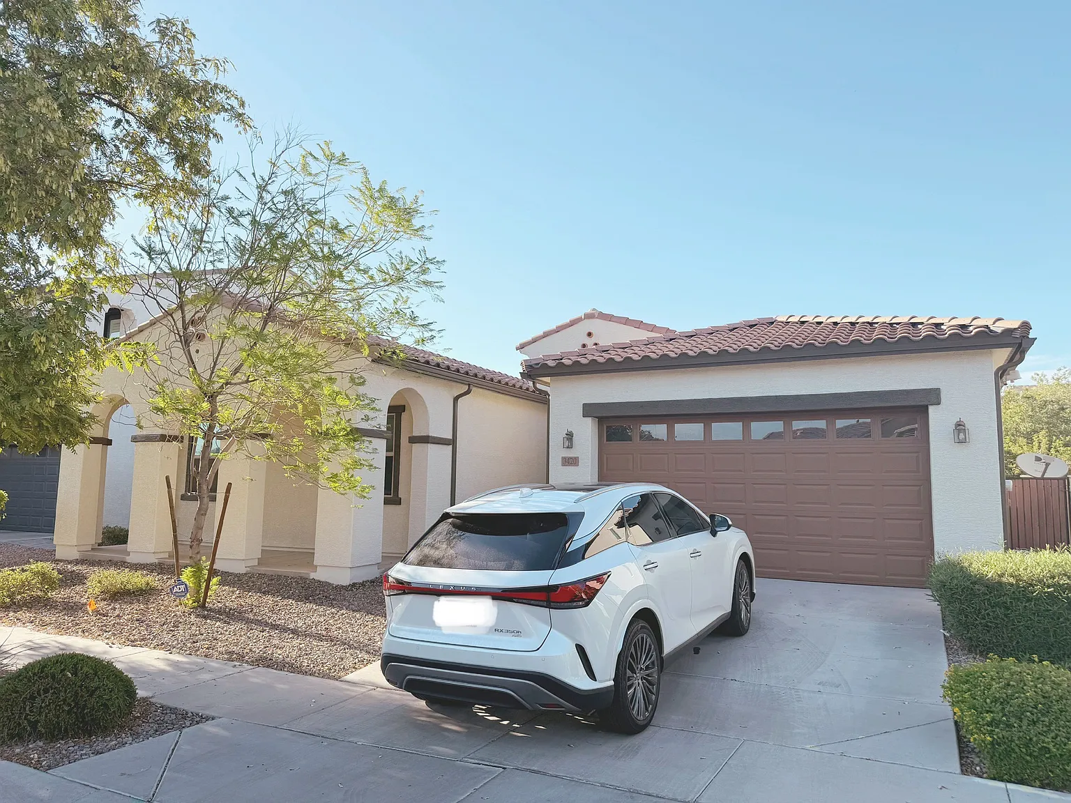 4 bed, 2.5 bath, 2528 sqft, $3,000 — Photo 2
