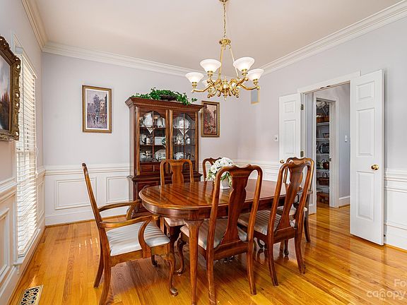 5th image of 3707 Radbourne Blvd