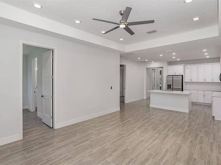 1108 Oregon Ave — Photo 3