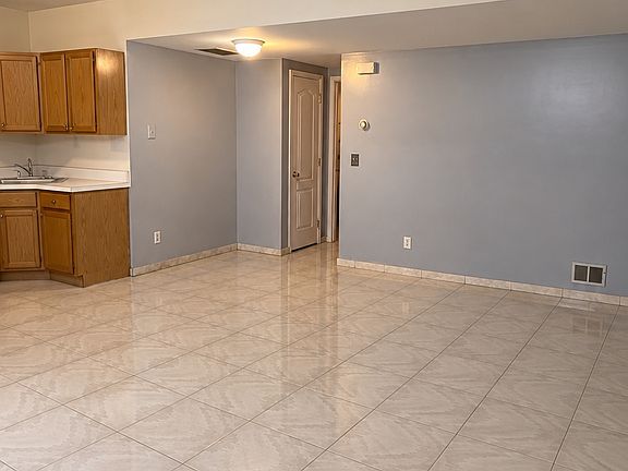 4th image of 5 Rigimar Ct Floor Basement
