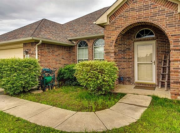 4th image of 824 Fairmeadow Cir