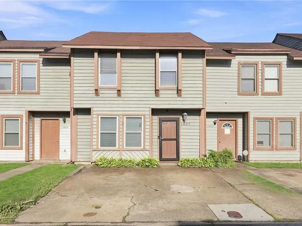 1407 Woodscape Ln, Virginia Beach, VA 23462