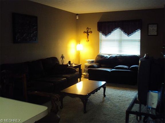 4th image of 883 Brittney Ct #15