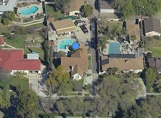 1st image of 304 W 6th St